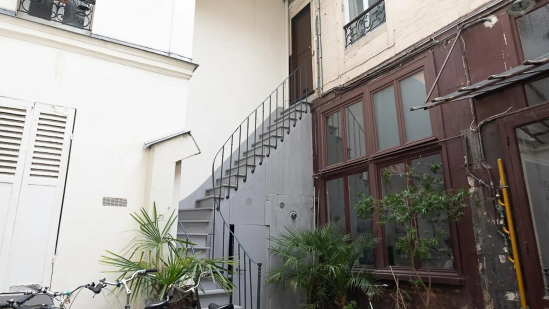 Daire Atypical Duplex Near Pere Lachaise *